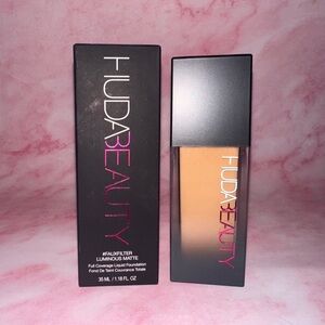 Huda Beauty Luminous Matte Foundation in Butter Pecan 330N